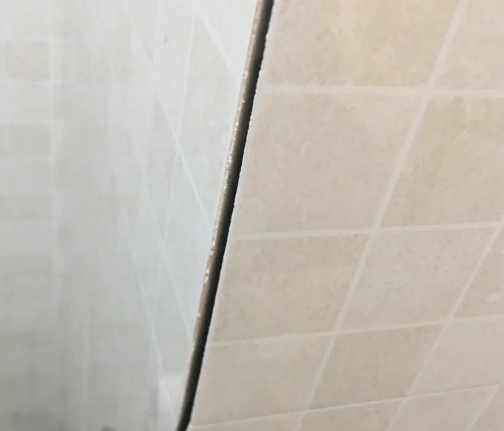 湖州市瓷砖空鼓维修公司分享阳台瓷砖脱落的修复过程可以分为以下几个步骤